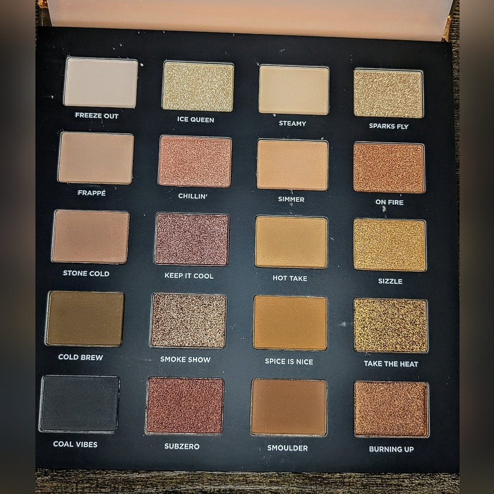 ICONIC LONDON Hotting Up Eyeshadow Palette - Picture 6 of 10